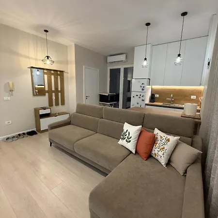Clint's Seaside Retreat - Modern With Veranda