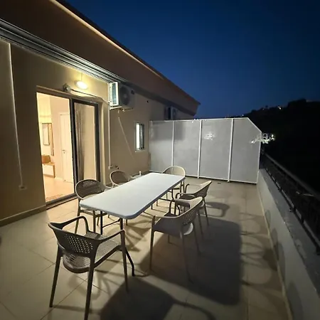Apartman Clint's Seaside Retreat - Modern With Veranda