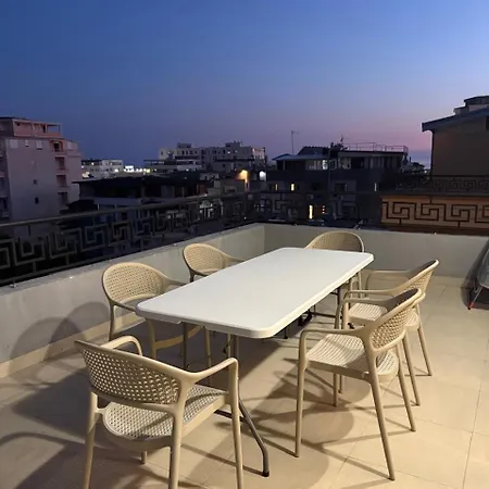 Apartman Clint's Seaside Retreat - Modern With Veranda Durrës